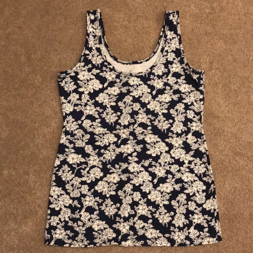 💜Maurice’s Navy and white floral tank